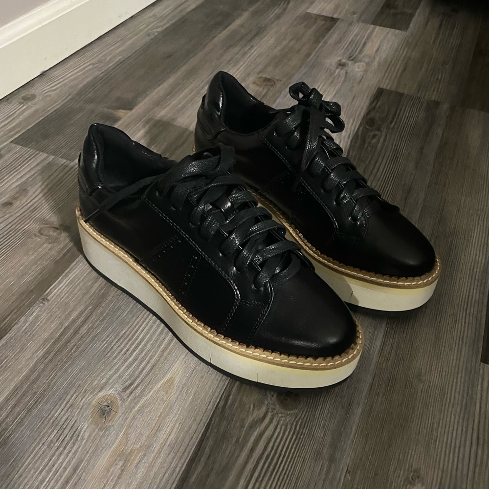 Shu shop sneaker